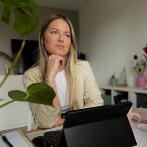 Social Media & Friends Academy Kundin Jennifer Pirpamer
